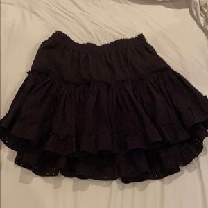 Black ruffle misa skirt